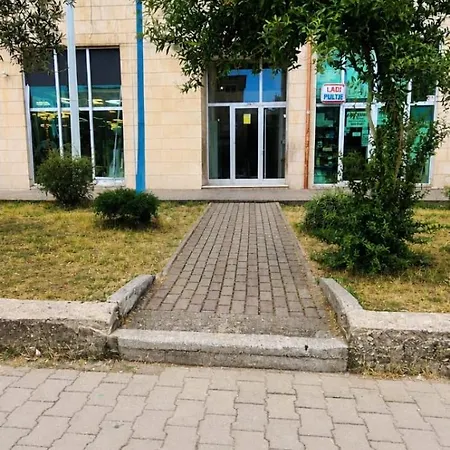 Vatra Free Parking * Тирана